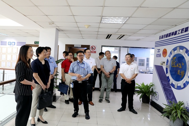 On July 14, 2020, Zhang Weihua, then a member of the Party Group and vice chairman of the Zhejiang Provincial Federation of Trade Unions, led a team to visit Jingxing Paper Industry to investigate and promote the reform of the construction of industrial w