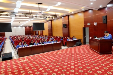 ? 學(xué)習(xí)榜樣，凝聚力量！景興紙業(yè)召開陳良杰同志先進(jìn)事跡報(bào)告會(huì)