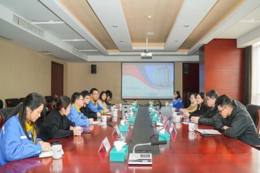 市委常委、宣傳部部長沈志鳳蒞臨景興紙業(yè)慰問高端人才